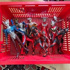 【無料】ウルトラマン等フィギュアの画像