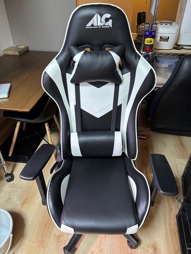 アローンゲーミングチェア