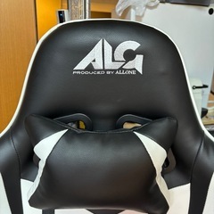 アローンゲーミングチェアの画像