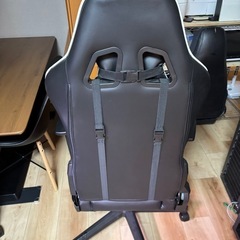 アローンゲーミングチェアの画像