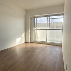 山梨市 分譲マンション賃貸 フルリフォーム RC造5階建ての3階部屋で四季を快適に過ごせる断熱性。50㎡超の広々空間に和室を含む使いやすい間取り。駅徒歩11分、小学校・商業施設も近く、自然と調和した静かな住環境が魅力です。 - 賃貸（マンション/一戸建て）