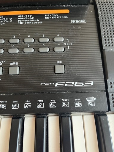 電子キーボード　椅子　ヘッドホン　ペダル付き