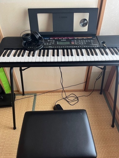 電子キーボード　椅子　ヘッドホン　ペダル付き