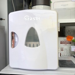 8L 温冷庫 AC100V 缶コーヒー温め用に☺️デスクの脇にあると嬉しい温冷庫🥫の画像