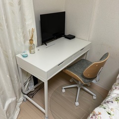 ソファとテーブルと椅子セットの画像