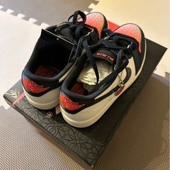 値下げ 
NIKE エアジョーダン1 レトロLOW PSG 26cmの画像