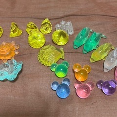 半透明のかわいい置物