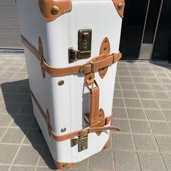 デザイン トランクケース お洒落な トランクケース キャリー付き　スーツケース　デザイン 人気 キャリーバッグ カバン　鞄 旅行カバン 修学旅行 旅行 トラベルグッズ 白 キャリーバッグ ホワイト 学生　中学　高校  の画像
