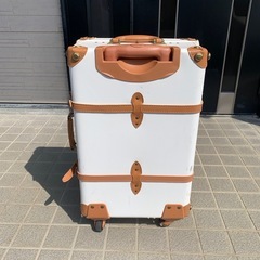 デザイン トランクケース お洒落な トランクケース キャリー付き　スーツケース　デザイン 人気 キャリーバッグ カバン　鞄 旅行カバン 修学旅行 旅行 トラベルグッズ 白 キャリーバッグ ホワイト 学生　中学　高校  の画像