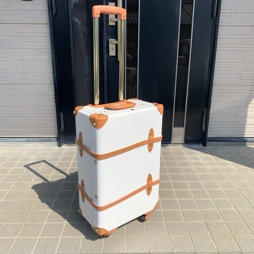 デザイン トランクケース お洒落な トランクケース キャリー付き　スーツケース　デザイン 人気 キャリーバッグ カバン　鞄 旅行カバン 修学旅行 旅行 トラベルグッズ 白 キャリーバッグ ホワイト 学生　中学　高校