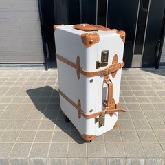デザイン トランクケース お洒落な トランクケース キャリー付き　スーツケース　デザイン 人気 キャリーバッグ カバン　鞄 旅行カバン 修学旅行 旅行 トラベルグッズ 白 キャリーバッグ ホワイト 学生　中学　高校  の画像