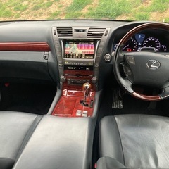 LS600hL 後席セパレート 車検9年6月 ナビ 地デジ Bカメラ サンルーフの画像