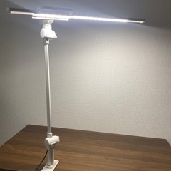 ニトリ　デスクライトLED