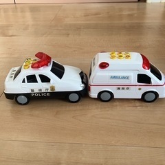 4救急車とパトカー