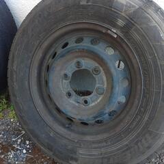 ホイル付きタイヤ4本セット　195/80 R15の画像