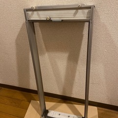 窓用エアコンの枠

