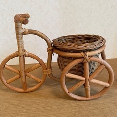 花入れ　工芸品　三輪車　自転車の画像
