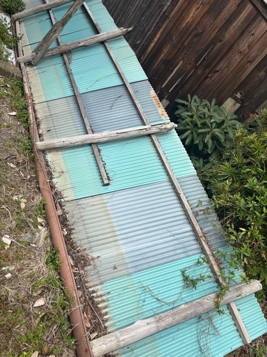 室外機、ストーブなど主に
鉄くず