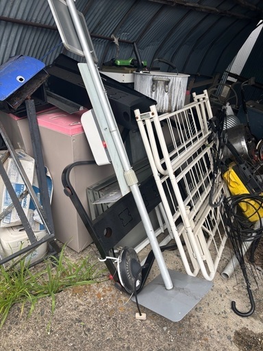 室外機、ストーブなど主に
鉄くず