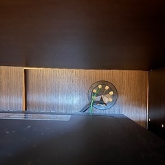 電子レンジが置ける収納棚です。の画像