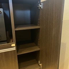 電子レンジが置ける収納棚です。の画像