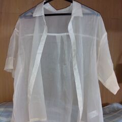 【美品】レディース　シアーシャツ　アイボリー　Mサイズ