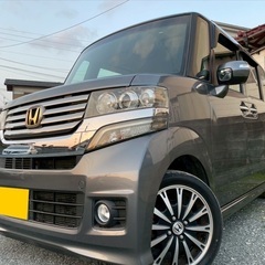 安心の1年保証付き‼️月々1.2万円〜分割払い可❗️ 車検2年付き！【名義変更代込み】大人気☆ホンダ N-BOXカスタム☆ステアリングスイッチ付き☆Bluetoothナビ付き☆走行中DVD見れます☆ETC付き☆便利なバックカメラ付き☆電動スライドドア♪しかも両側☆ドラレコ付き☆スマートキー☆フルオートエアコン☆事故歴修復歴なし☆そのまま乗って帰れます❗️の画像