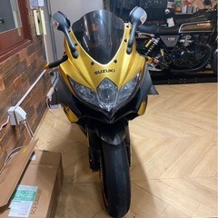 Suzuki GSX-R750 K8の画像