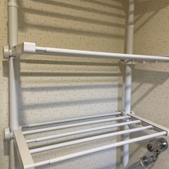 つっぱりラック 4段 伸縮 ホワイトの画像