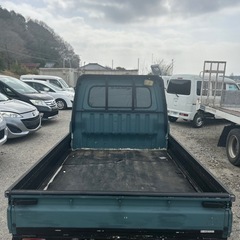 平成16年ダイハツハイゼット4WD 5速MT 軽トラ千葉県柏市から車検は令和8年の10月18日まで。の画像