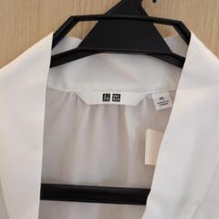 XL  ホワイトシャツUNIQLO新品未使用品の画像