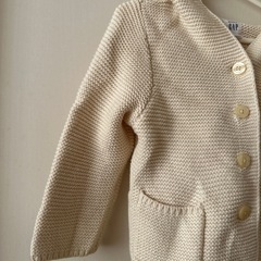 0〜１歳くらいのベビー用GAPのカーディガンの画像