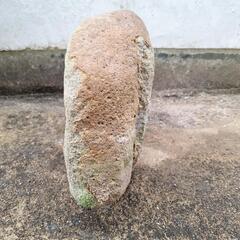 茶色とクリーム色の石の画像