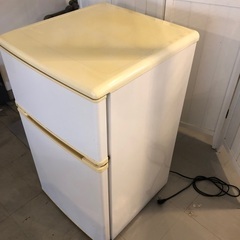 2ドア冷蔵庫の画像