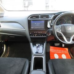 ホンダ　シャトル　ハイブリッドＺスタイルエディション★1年保証★ロードサービス付　無限コンプ（ＦＳＲスポイラー／ウイング／グリル／サスペンション／１７インチＡＷ／マフラー／エンブレム／ＬＥＤブルーミラー／ドアバイザー／ＬＥＤフォグ／フロアマット／シフトノブ）　純正８型ナビの画像
