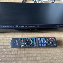 テレビとブルーレイレコーダーの画像