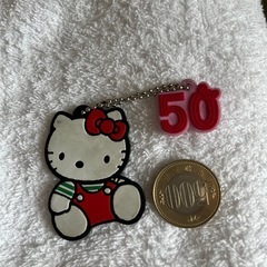 キーホルダー・チャーム　ハローキティ　サンリオ　Sanrio 50TH記念berの画像
