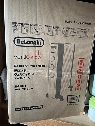 新品‼️ 未使用‼️
オイルヒーター デロンギ RHJ21F0812-WH