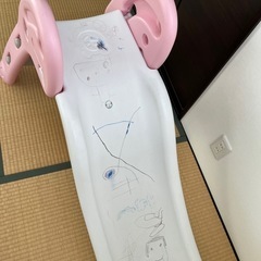 すべり台【落書きあり】の画像