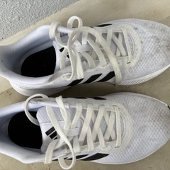 adidas スニーカー