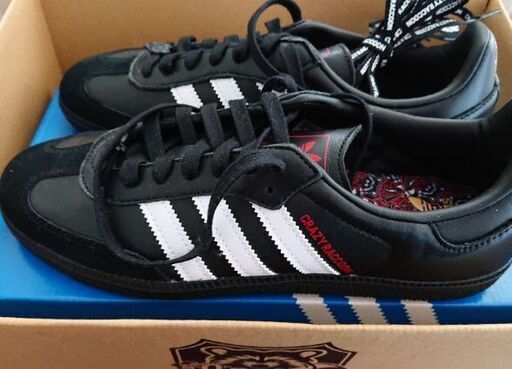 adidas atmos × CrazyRaccoon コラボスニーカーをお譲り致します。