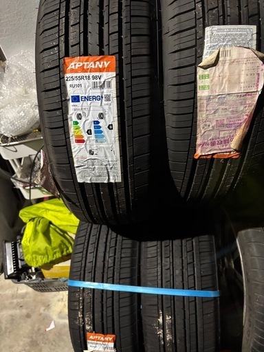 225/55/18タイヤ新品