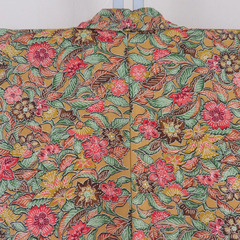 小紋 花々模様 辛子色ｘ緑ｘ赤ピンク色 袷 表絹 広衿 仕立て上がり カジュアル 身丈151cm 【キモノオフ野々市若松店】の画像