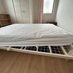 ダブルベッドの画像