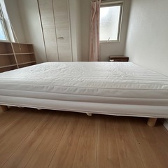 ダブルベッドの画像