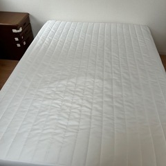 ダブルベッドの画像