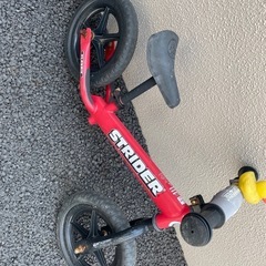 ストライダー　赤色　12インチ