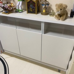 白いキャビネット