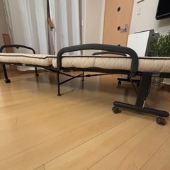 折りたたみベッド　の画像