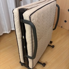 折りたたみベッド　の画像